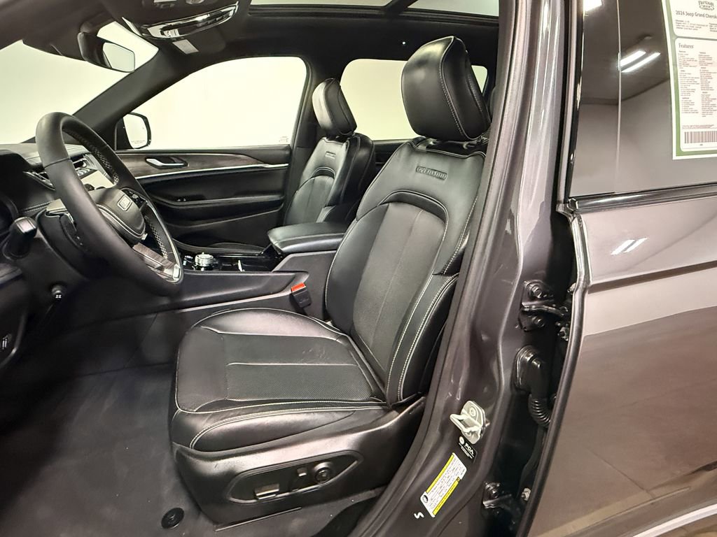 Used 2024 Jeep Grand Cherokee L Overland w/ Trailer Tow Package image 12