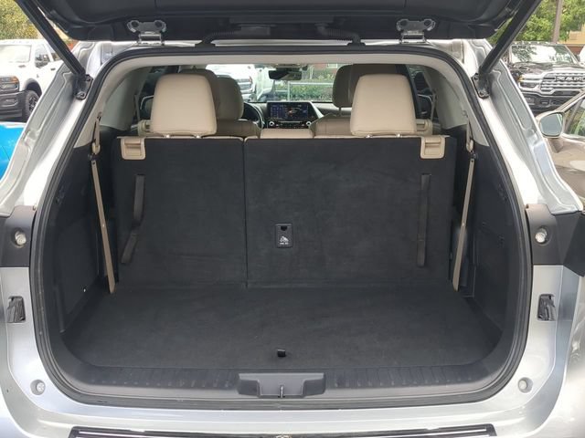 Used 2021 Toyota Highlander Platinum FWD image 14