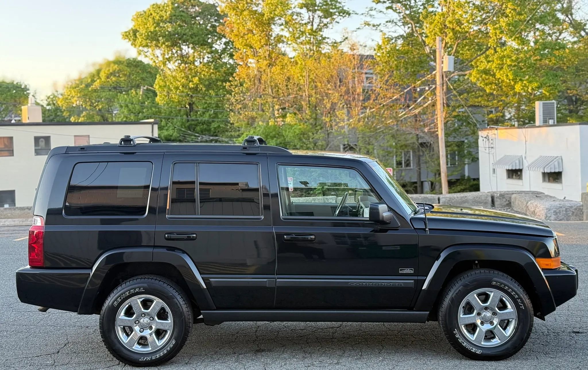 Used 2007 Jeep Commander Sport AWD/4WD image 6