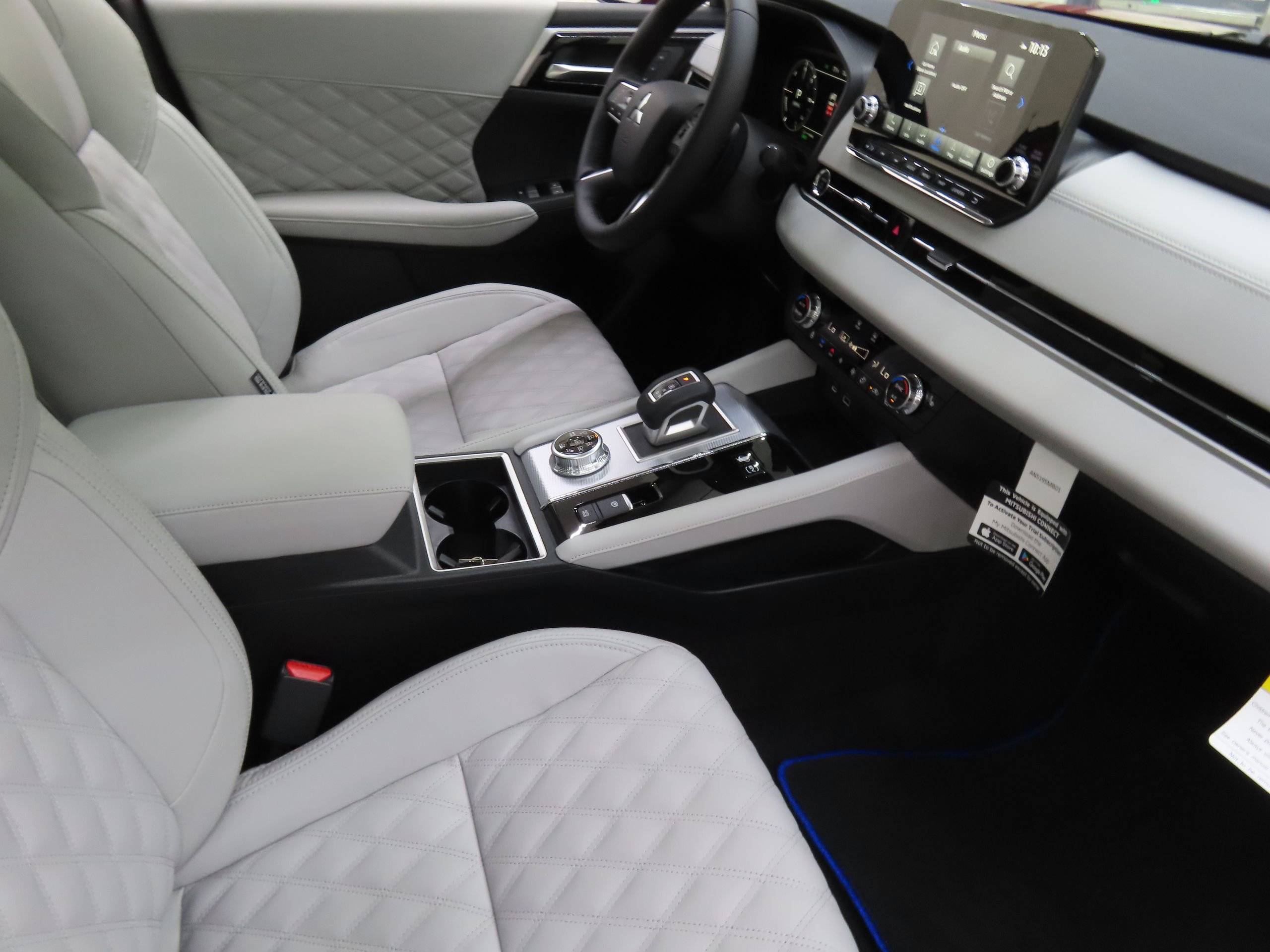 New 2025 Mitsubishi Outlander SEL image 24