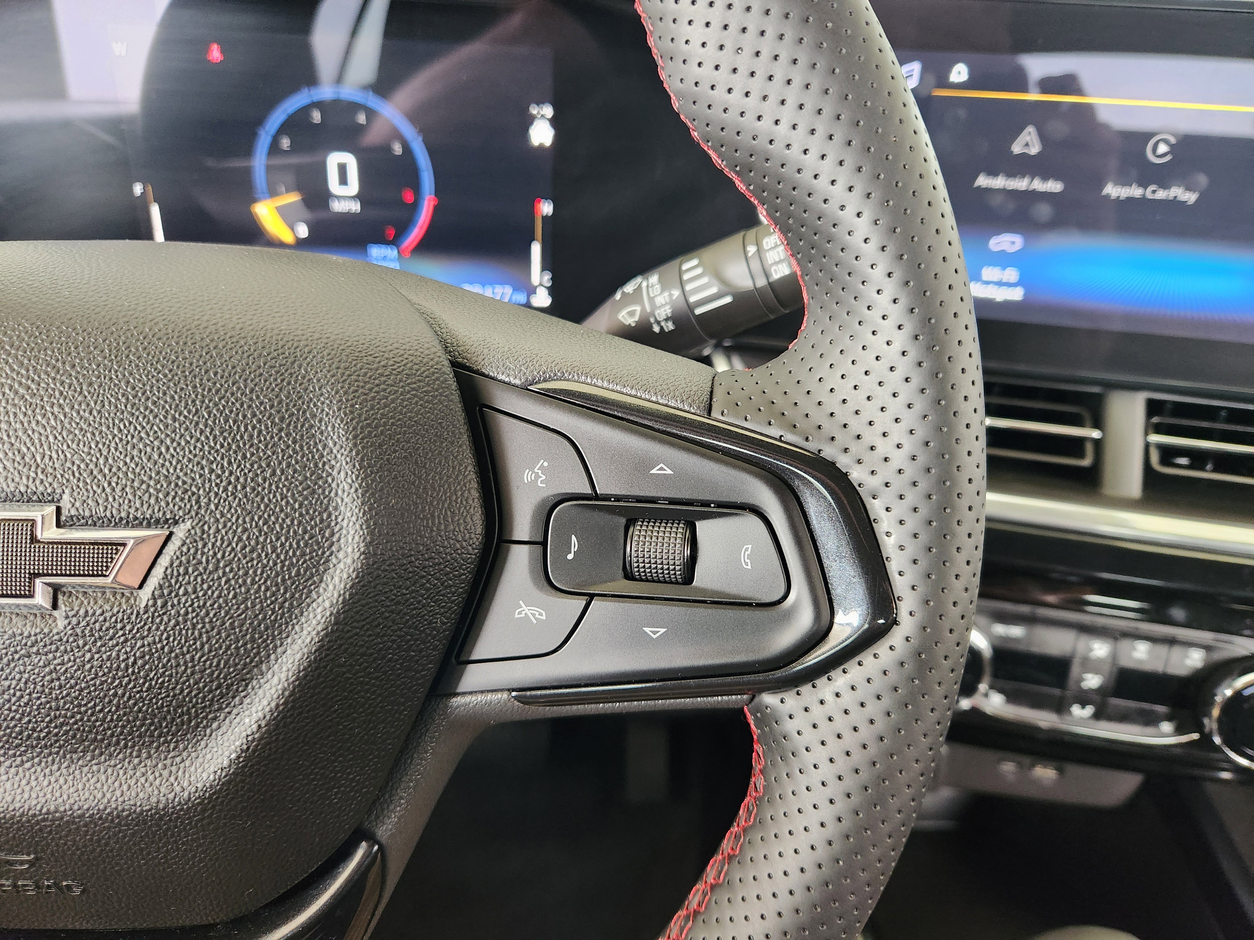 Certified 2024 Chevrolet Trax RS w/ Driver Confidence Package image 31