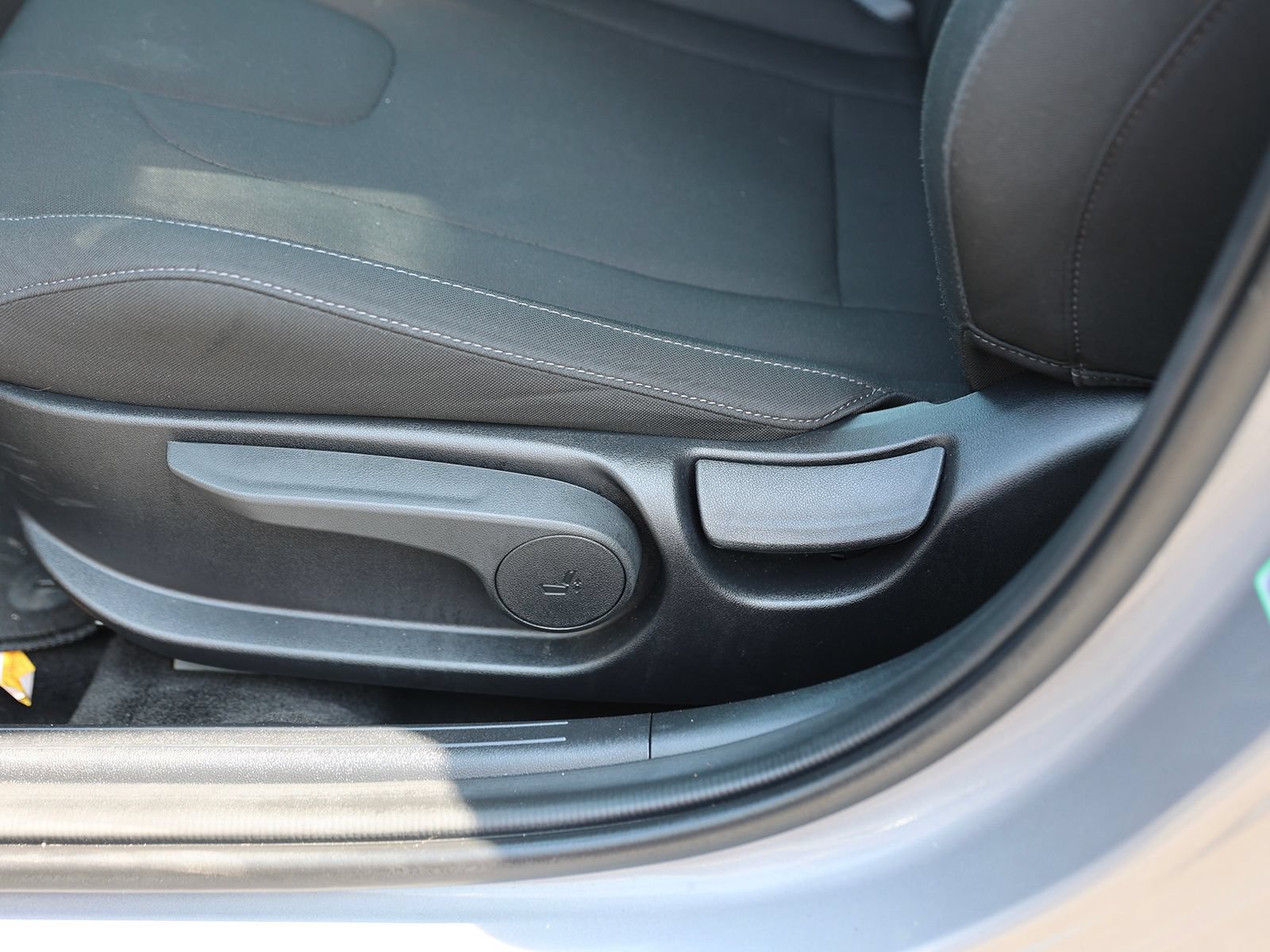 Certified 2025 Hyundai Elantra SEL FWD image 15