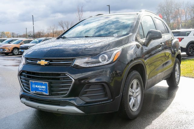 Used 2022 Chevrolet Trax LT w/ LT Convenience Package image 2