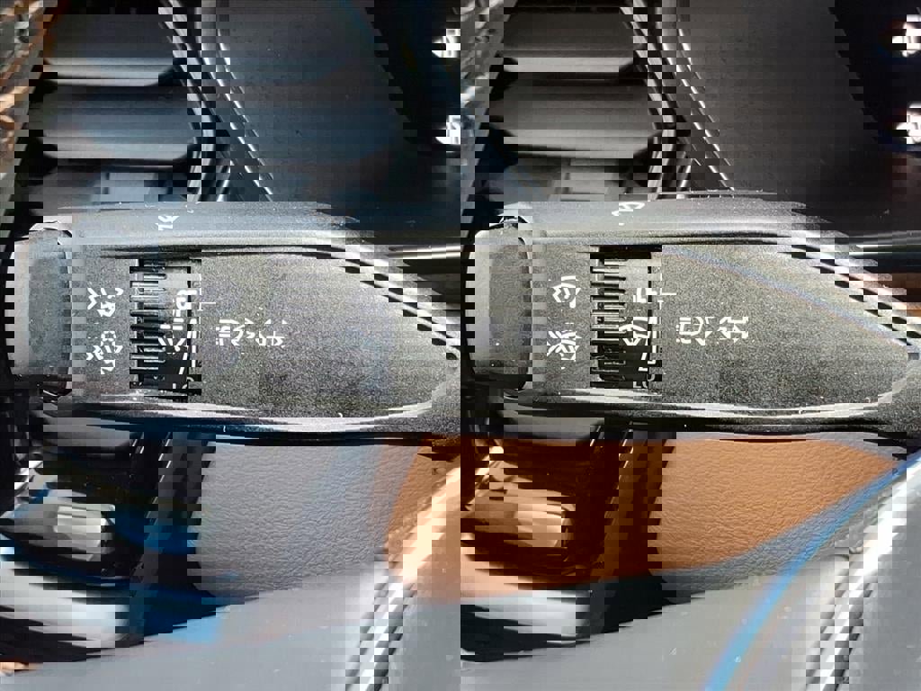 Used 2024 GMC Canyon AT4 w/ Canyon Safety Plus Package image 27