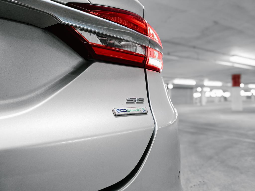 Used 2017 Ford Fusion SE w/ Fusion SE Technology Package image 11