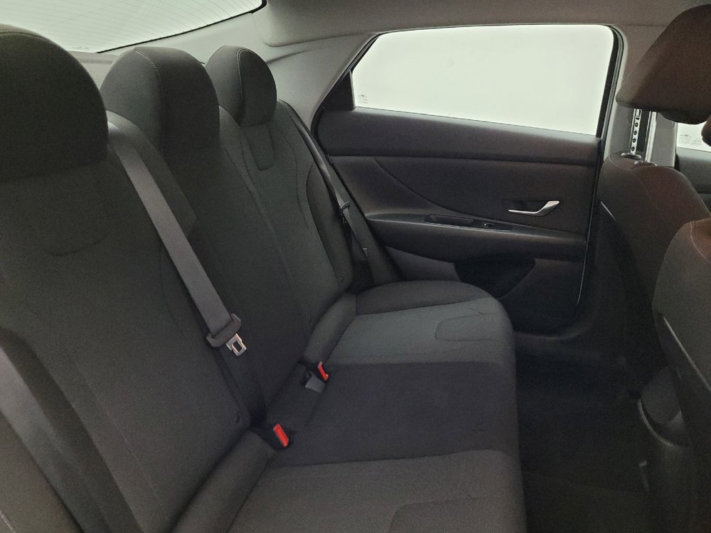 Used 2024 Hyundai Elantra SE FWD image 19