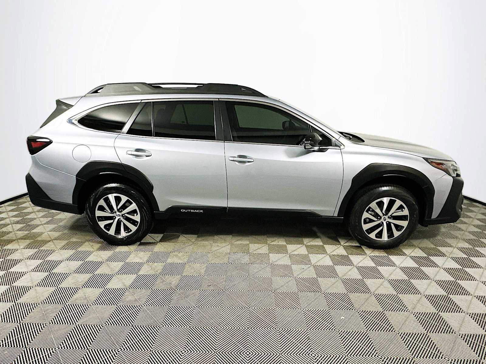 Certified 2023 Subaru Outback Premium image 8