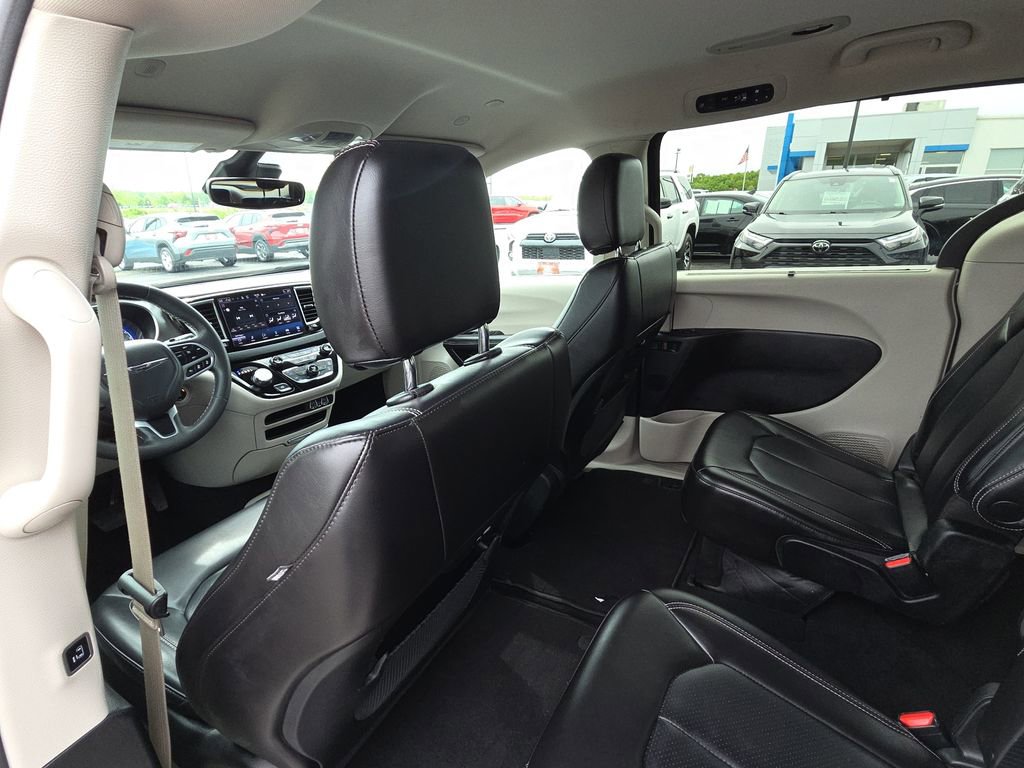 Used 2023 Chrysler Pacifica Touring-L FWD image 26
