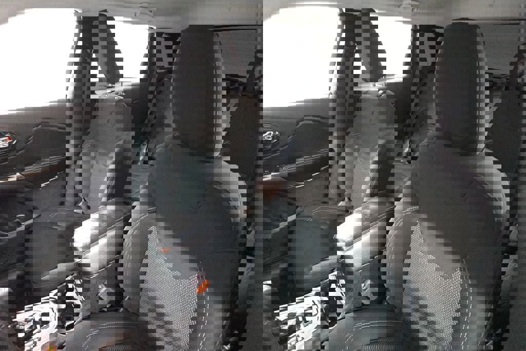 Used 2021 Jeep Cherokee Latitude image 11