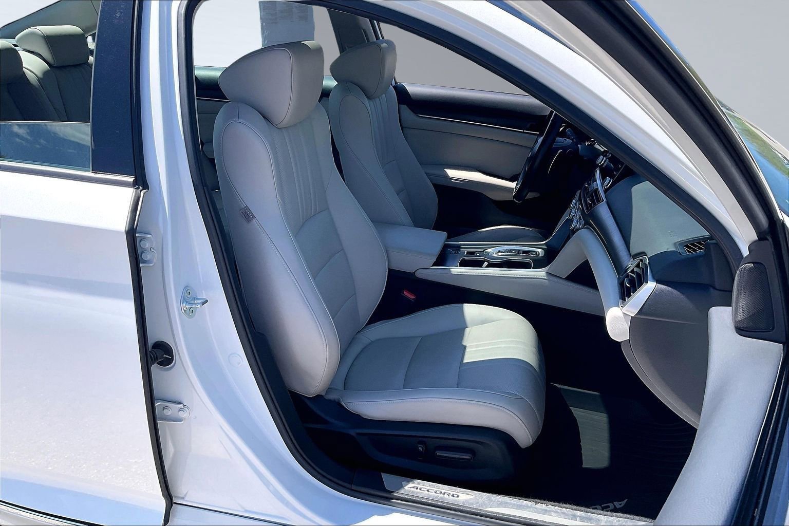 Used 2022 Honda Accord Touring image 7