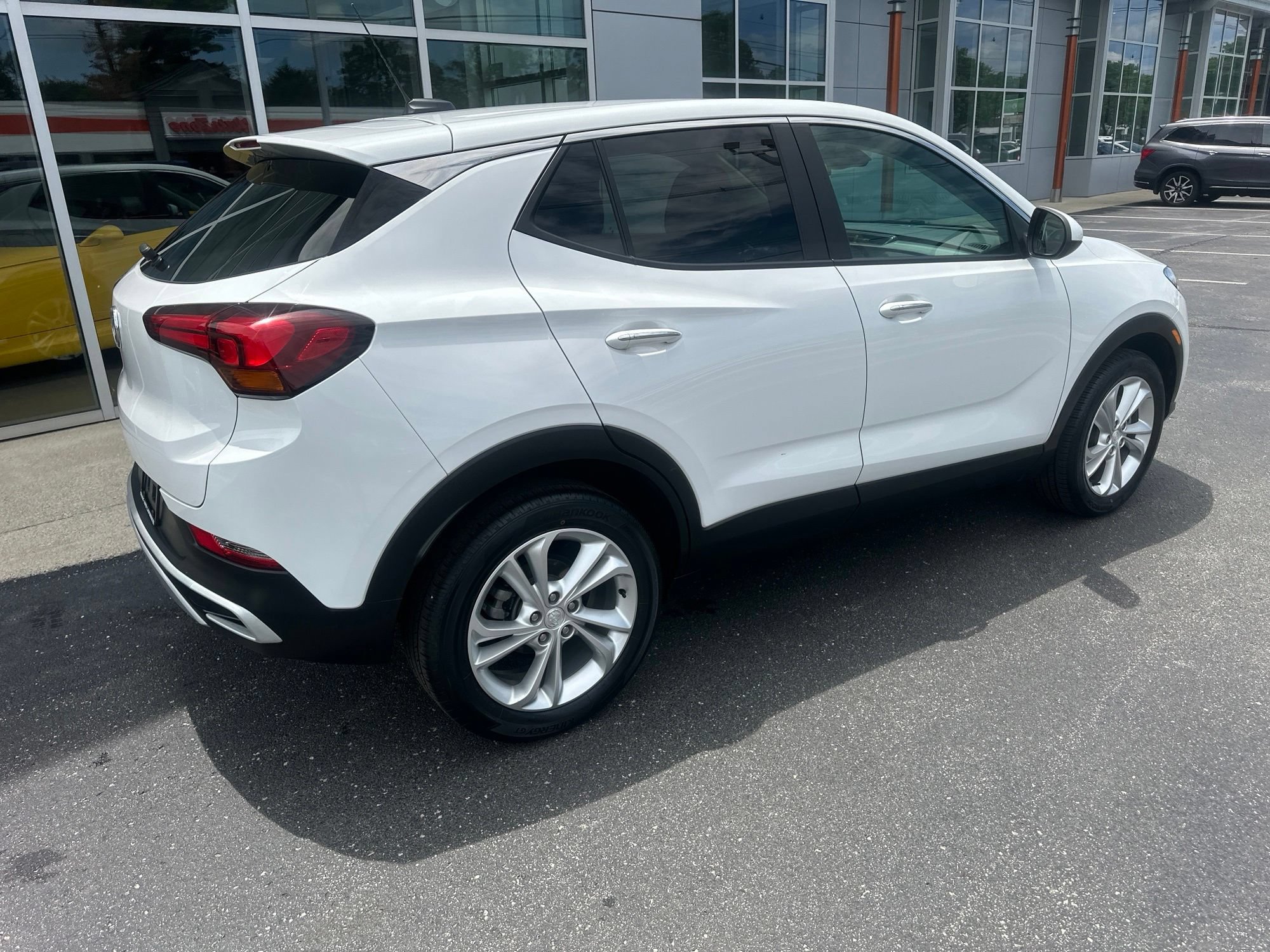 Used 2022 Buick Encore GX Preferred w/ Cold Weather Comfort Package FWD video 3