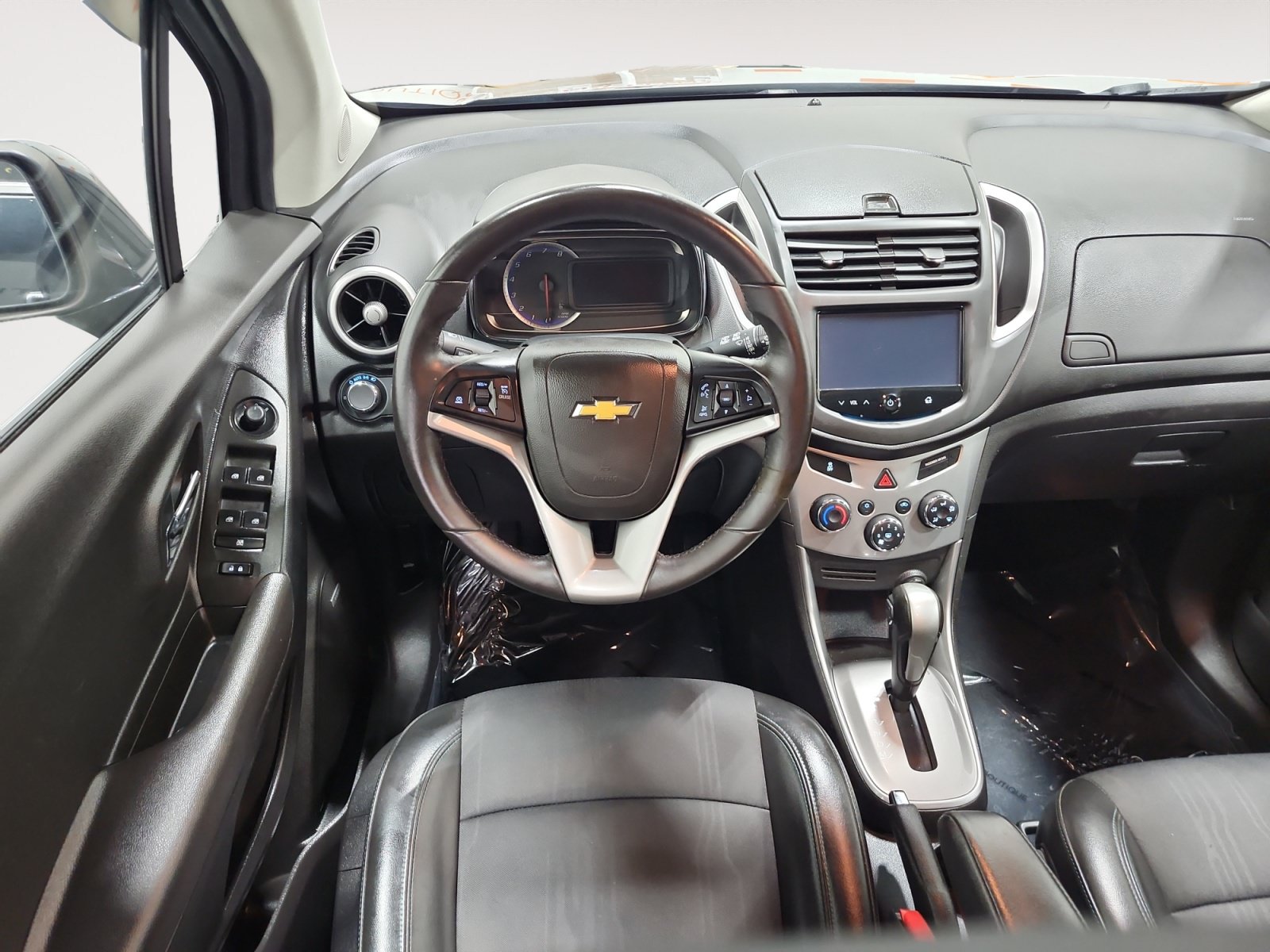 Used 2016 Chevrolet Trax LT w/ LT Sun and Sound Package FWD image 10