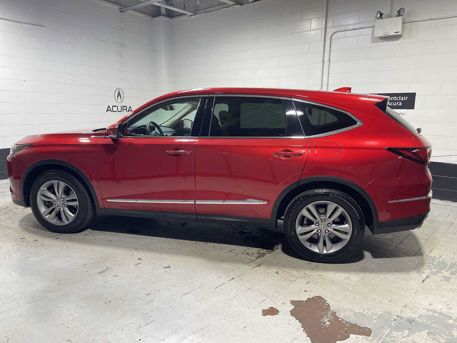 Used 2023 Acura MDX SH-AWD image 3
