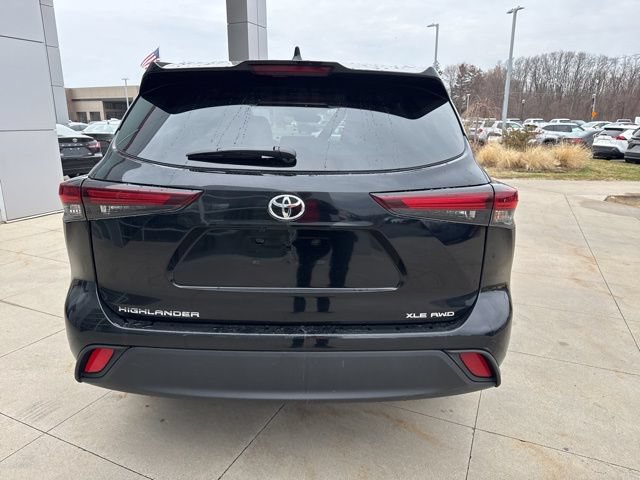 Used 2025 Toyota Highlander XLE AWD/4WD image 7