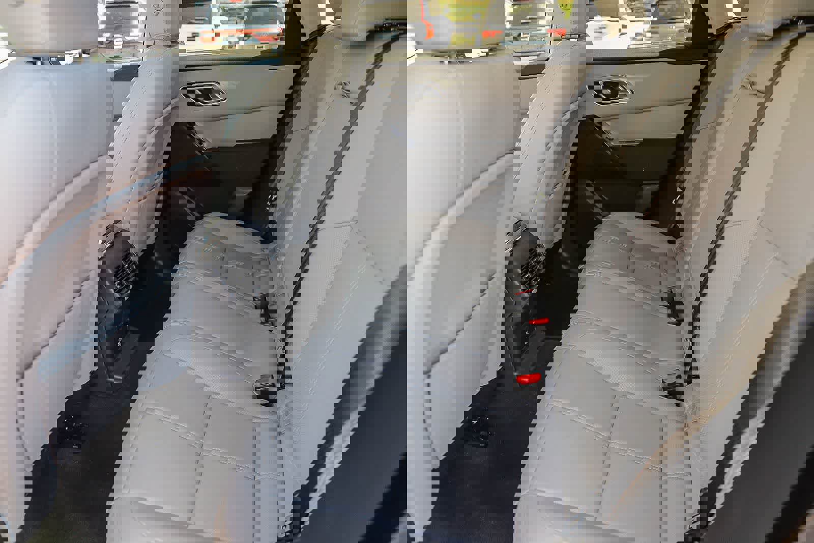 Used 2025 Land Rover Range Rover Velar S image 20