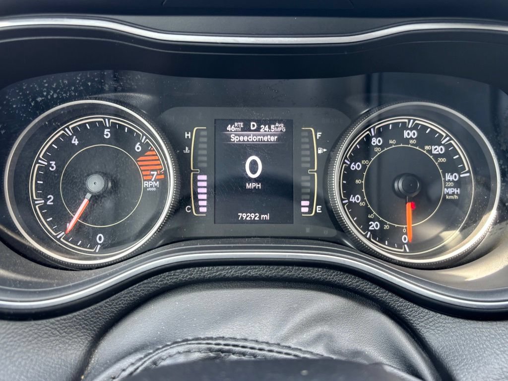Used 2019 Jeep Cherokee Latitude Plus w/ Cold Weather Group AWD/4WD image 41