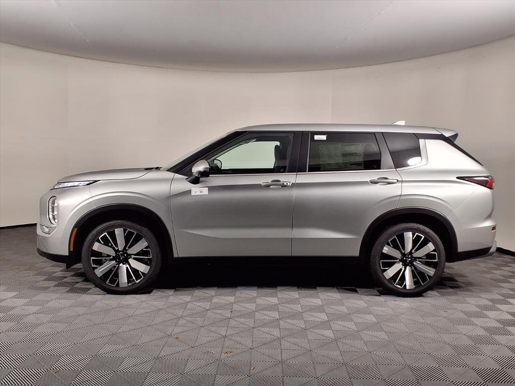 New 2025 Mitsubishi Outlander SE image 4