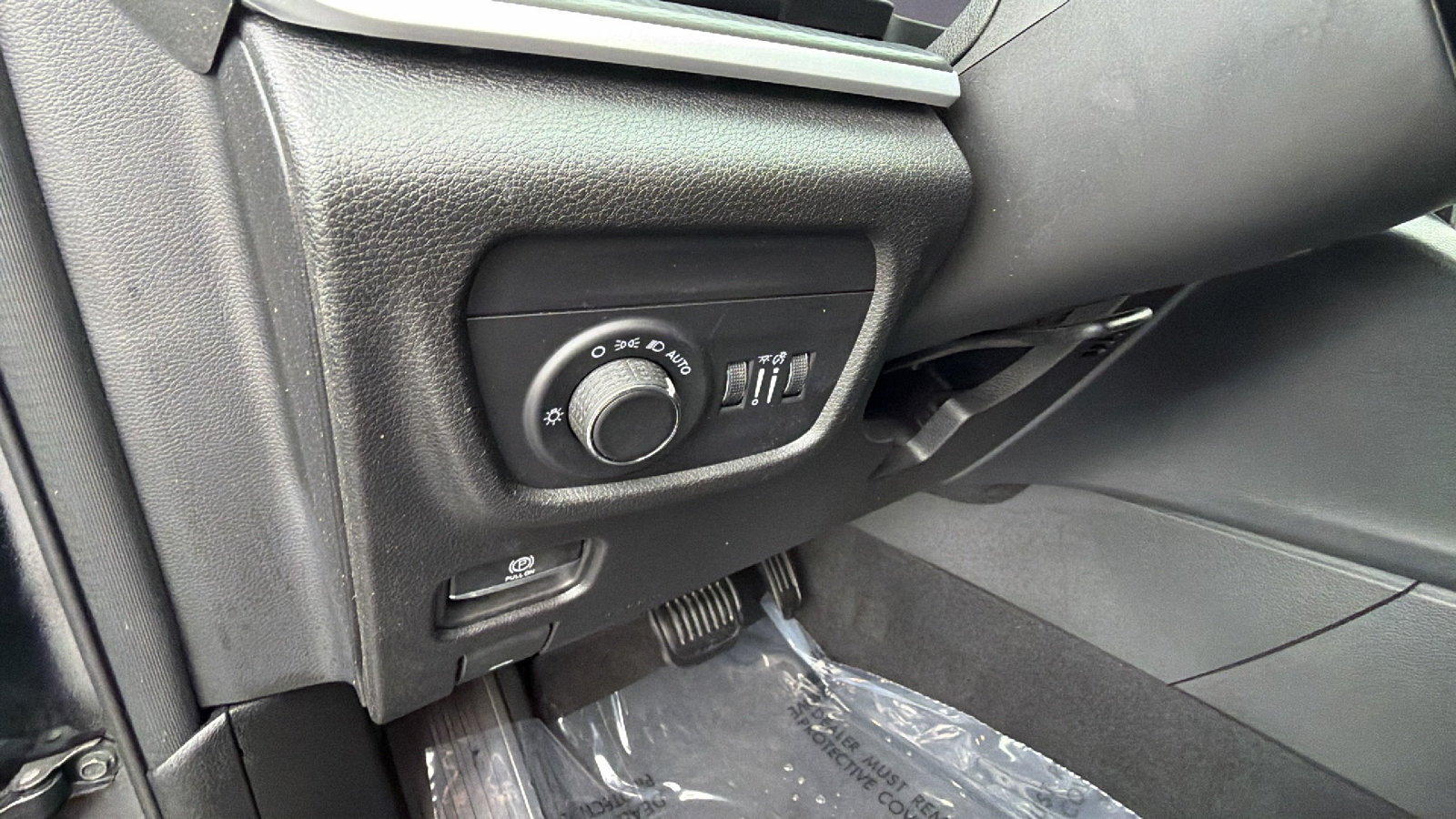Used 2024 Jeep Grand Cherokee Laredo w/ Luxury Tech Group I AWD/4WD image 25