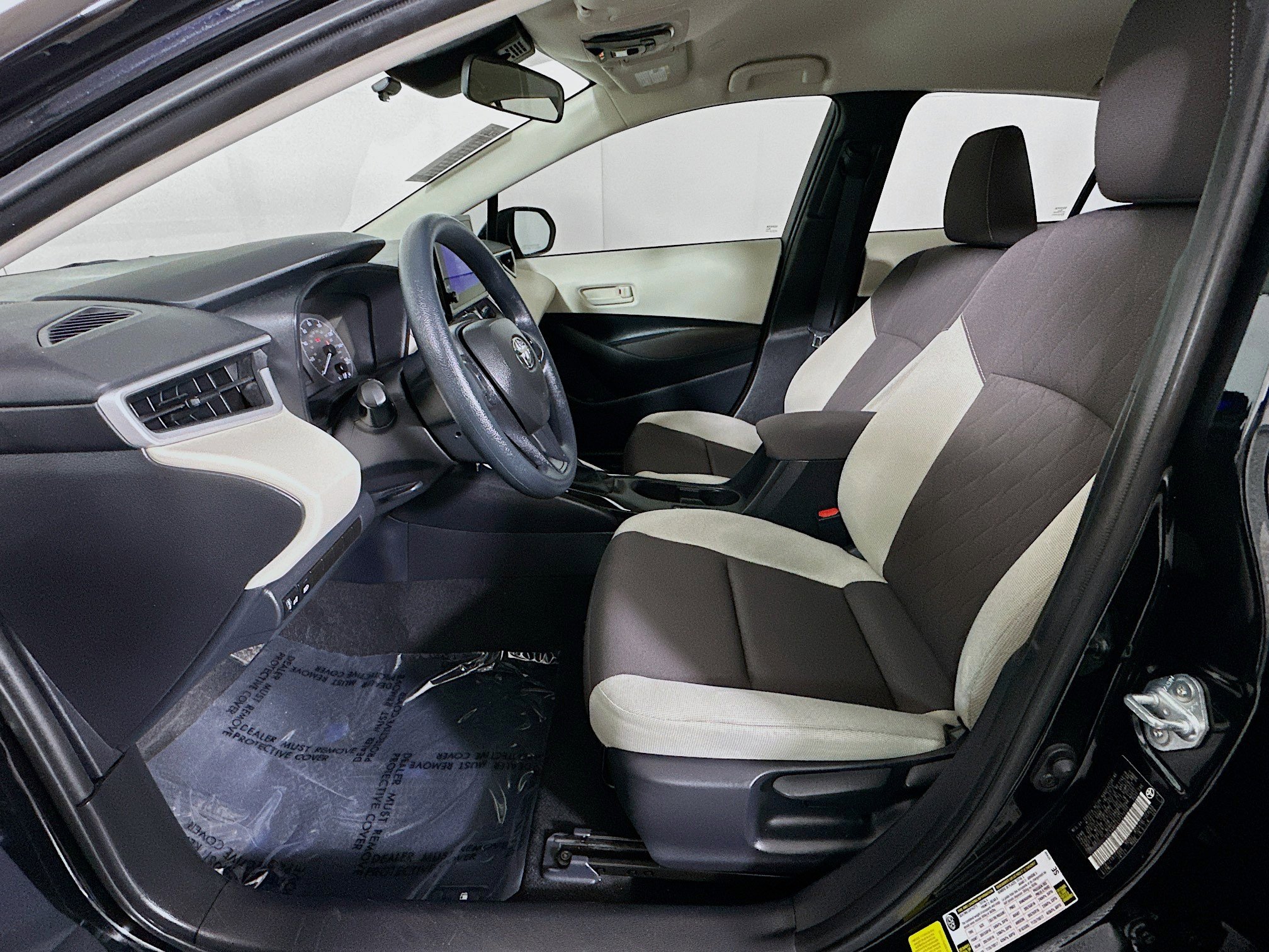 Used 2025 Toyota Corolla LE image 12