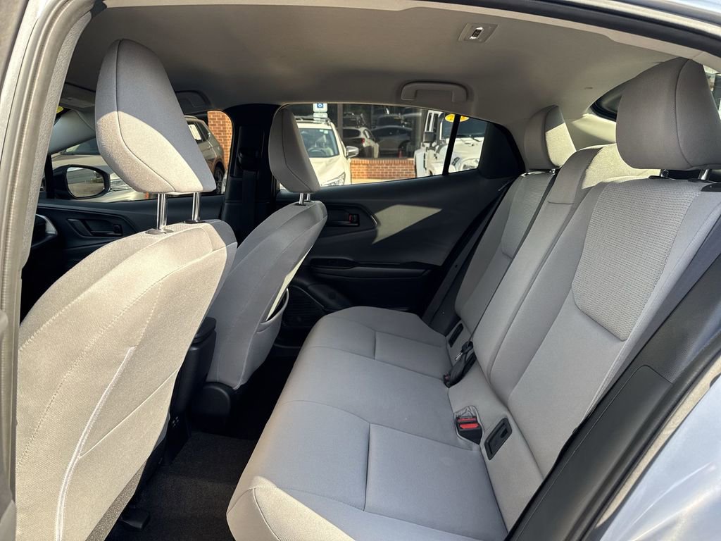 Used 2024 Toyota Prius LE FWD image 7