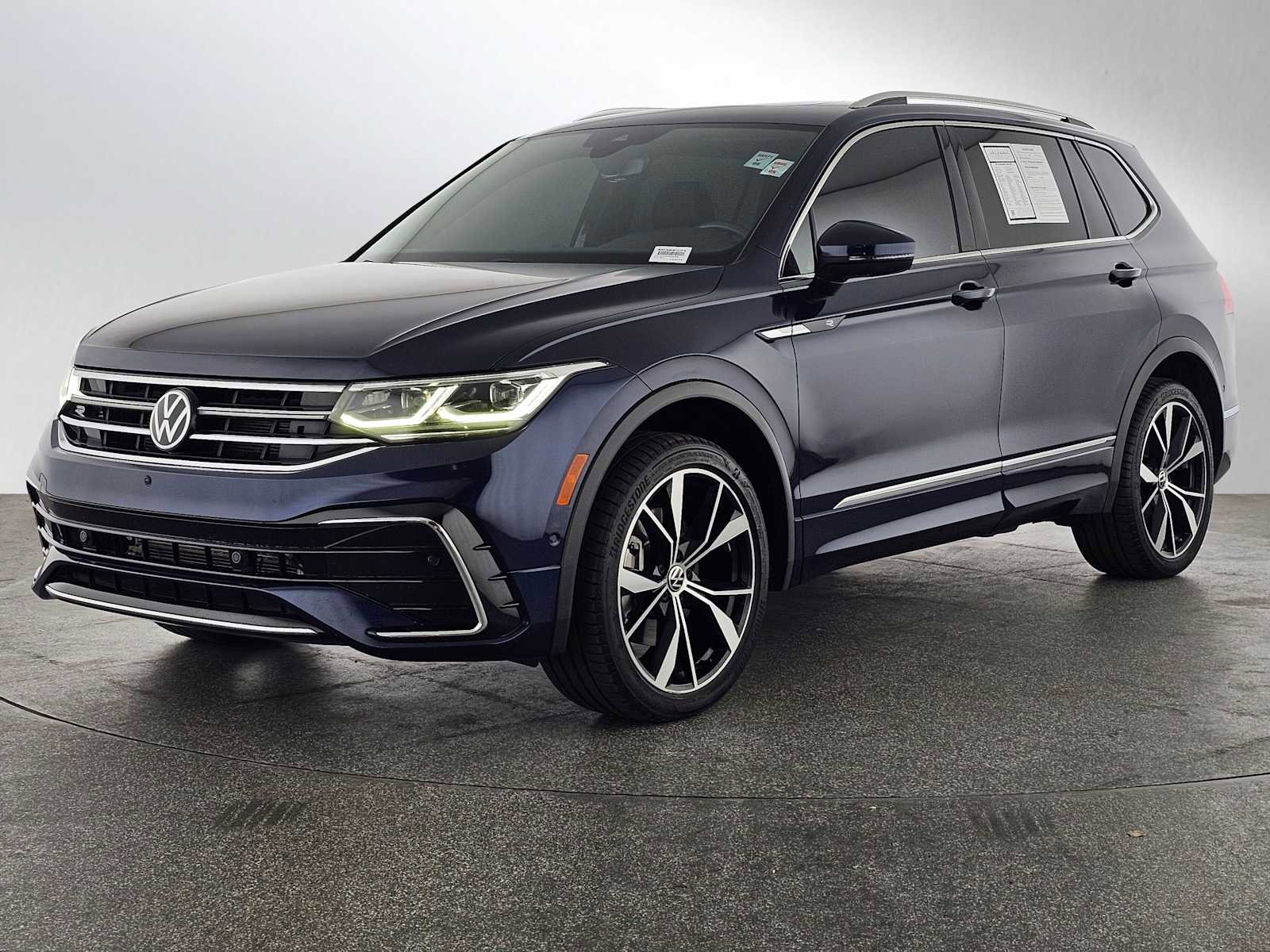 Used 2023 Volkswagen Tiguan SEL R-Line image 7