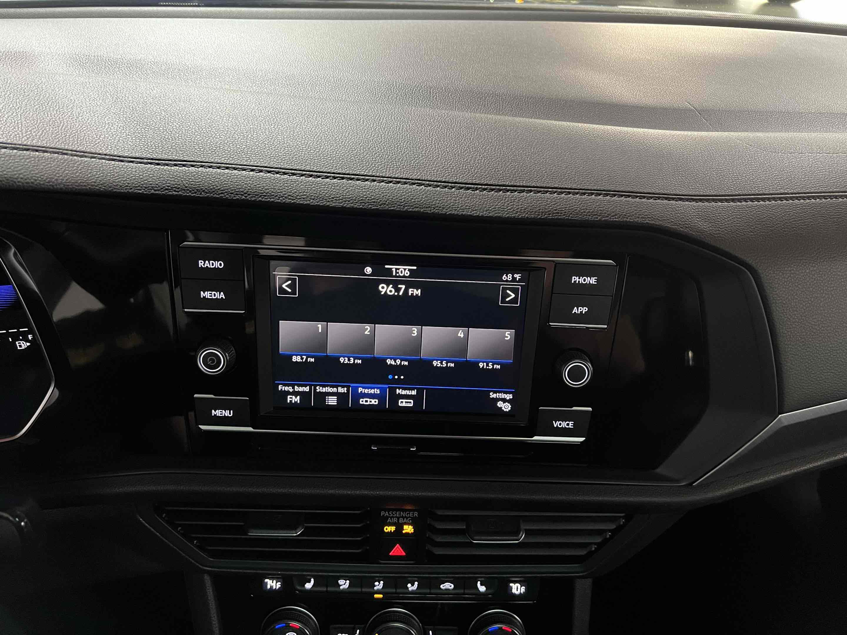 Used 2023 Volkswagen Jetta SE w/ Panoramic Sunroof Package FWD image 8