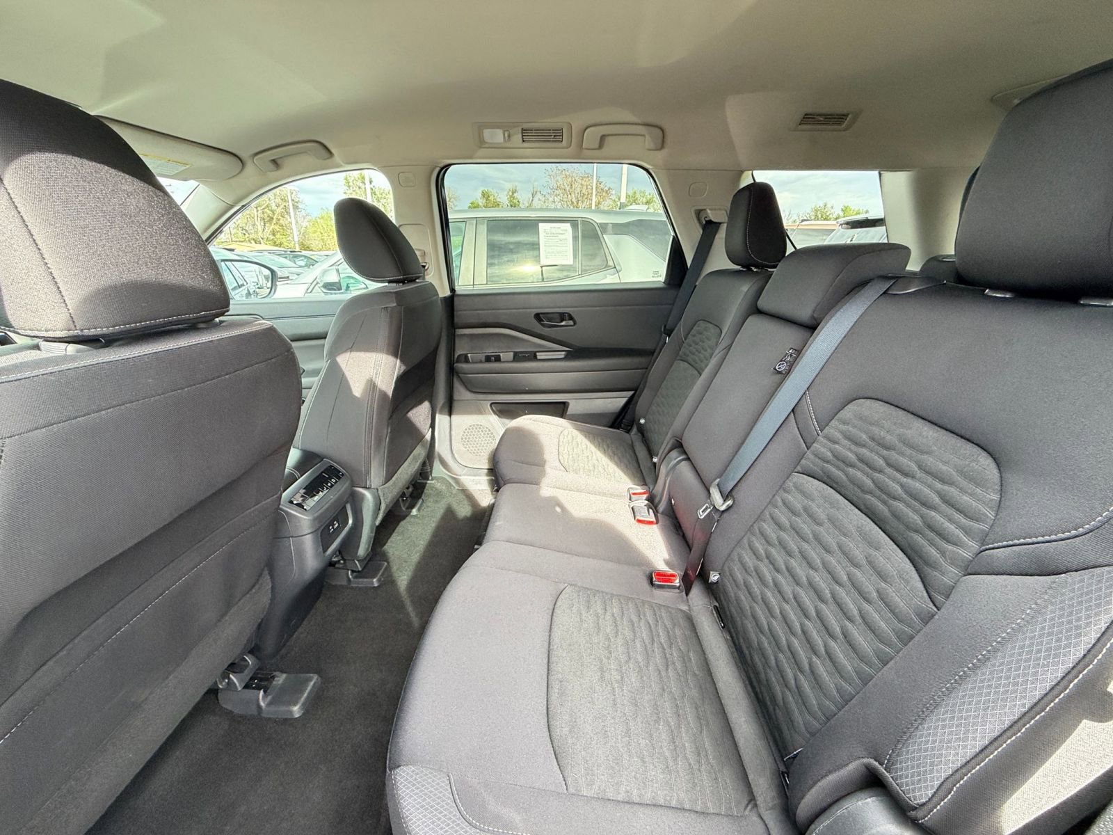 Used 2025 Nissan Pathfinder SV AWD/4WD image 27