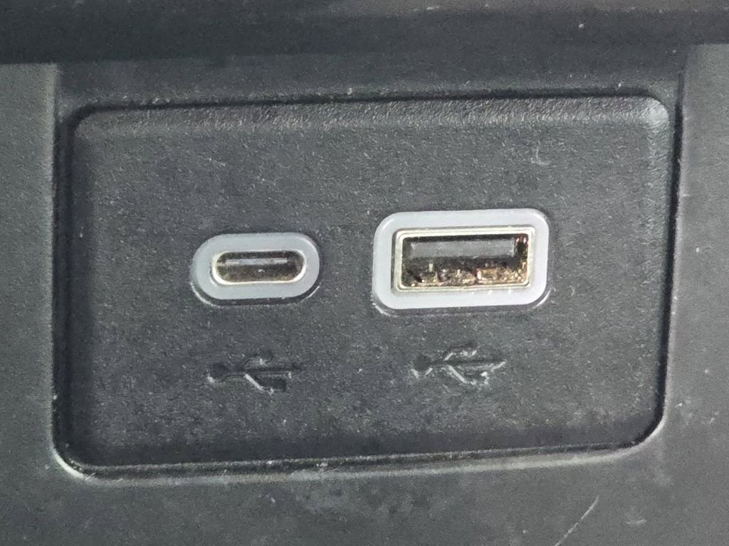 Used 2023 GMC Yukon SLE AWD/4WD image 5