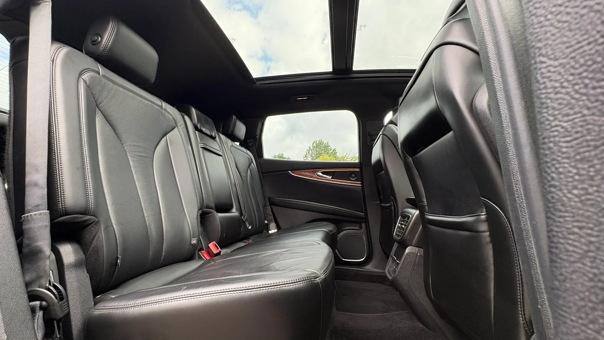 Used 2017 Lincoln MKX Reserve AWD/4WD image 27