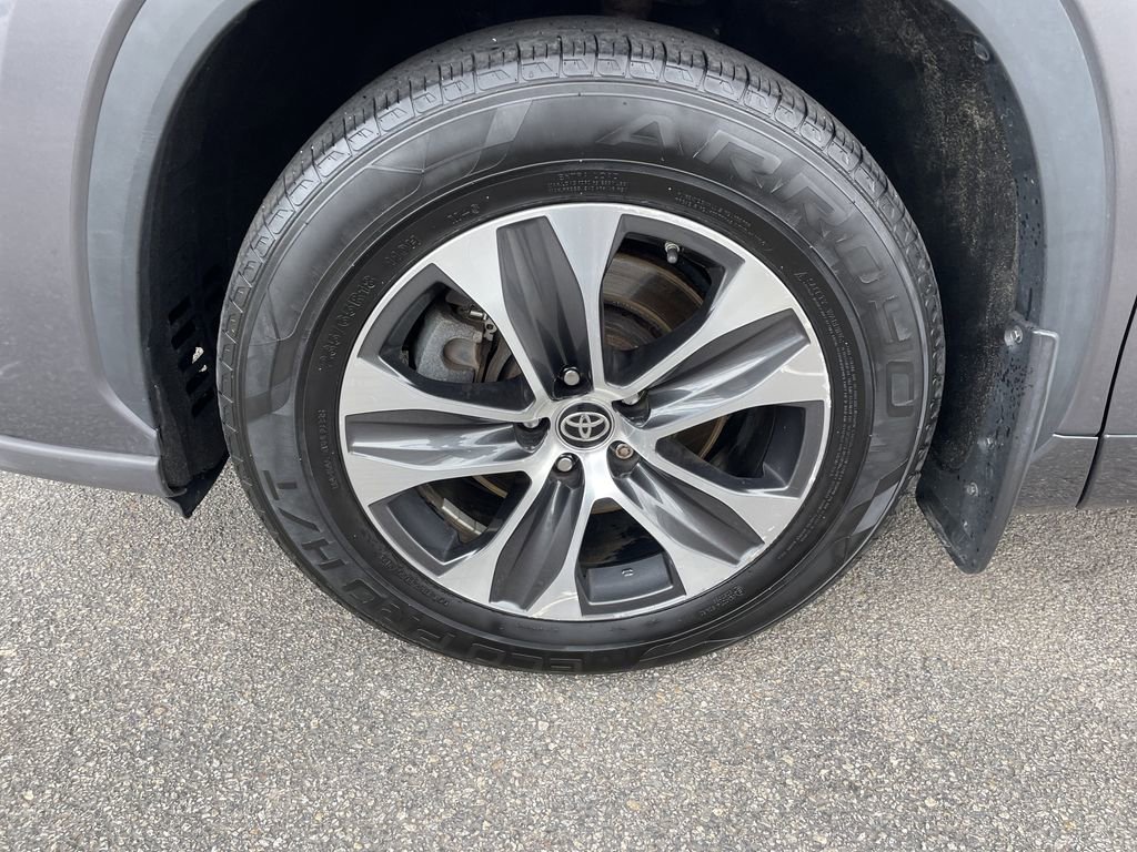Certified 2020 Toyota Highlander XLE AWD/4WD image 9