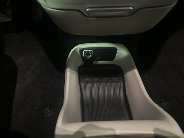 Used 2023 Chrysler Voyager LX FWD image 33