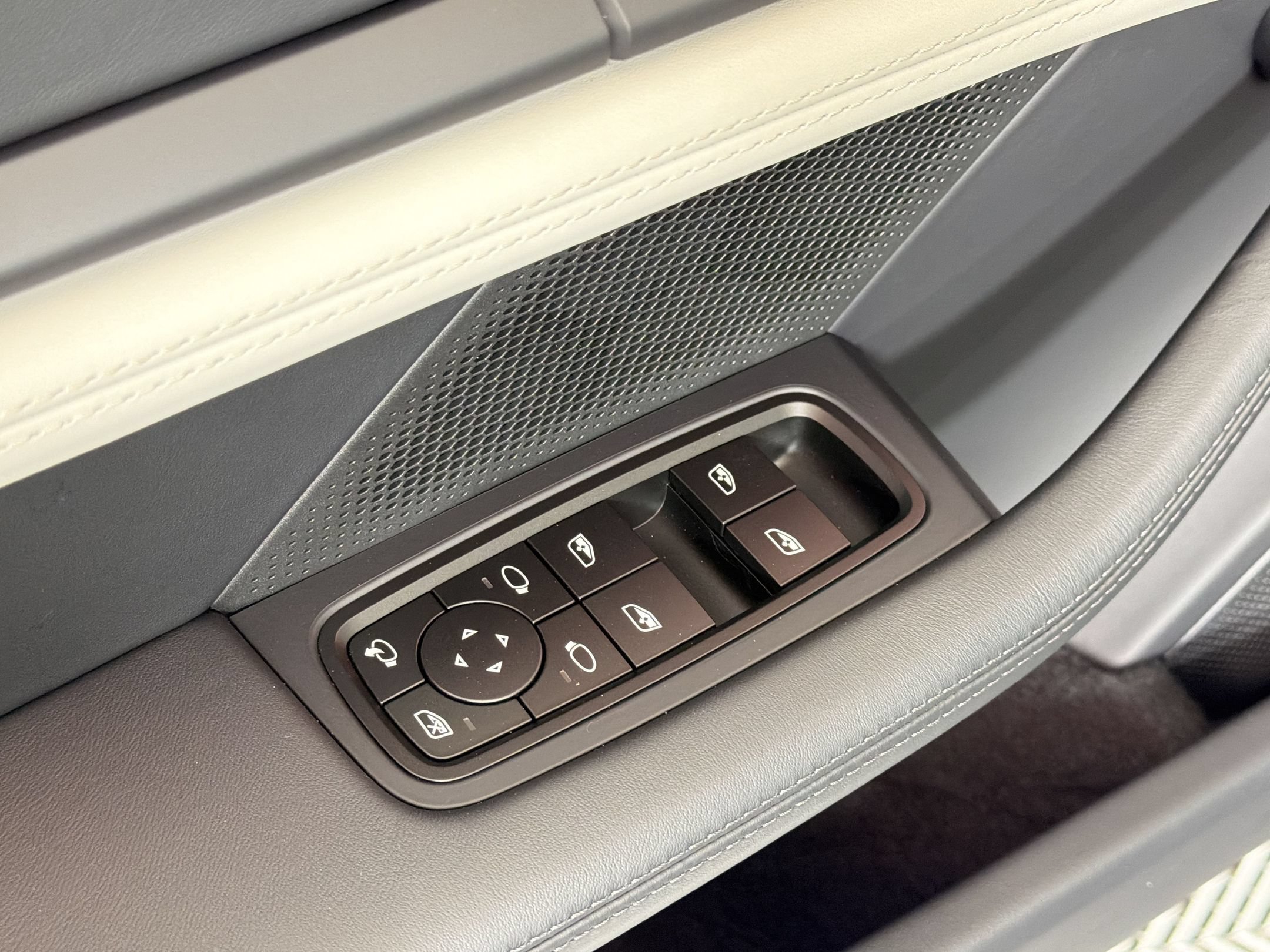 New 2026 Porsche Taycan AWD/4WD image 22