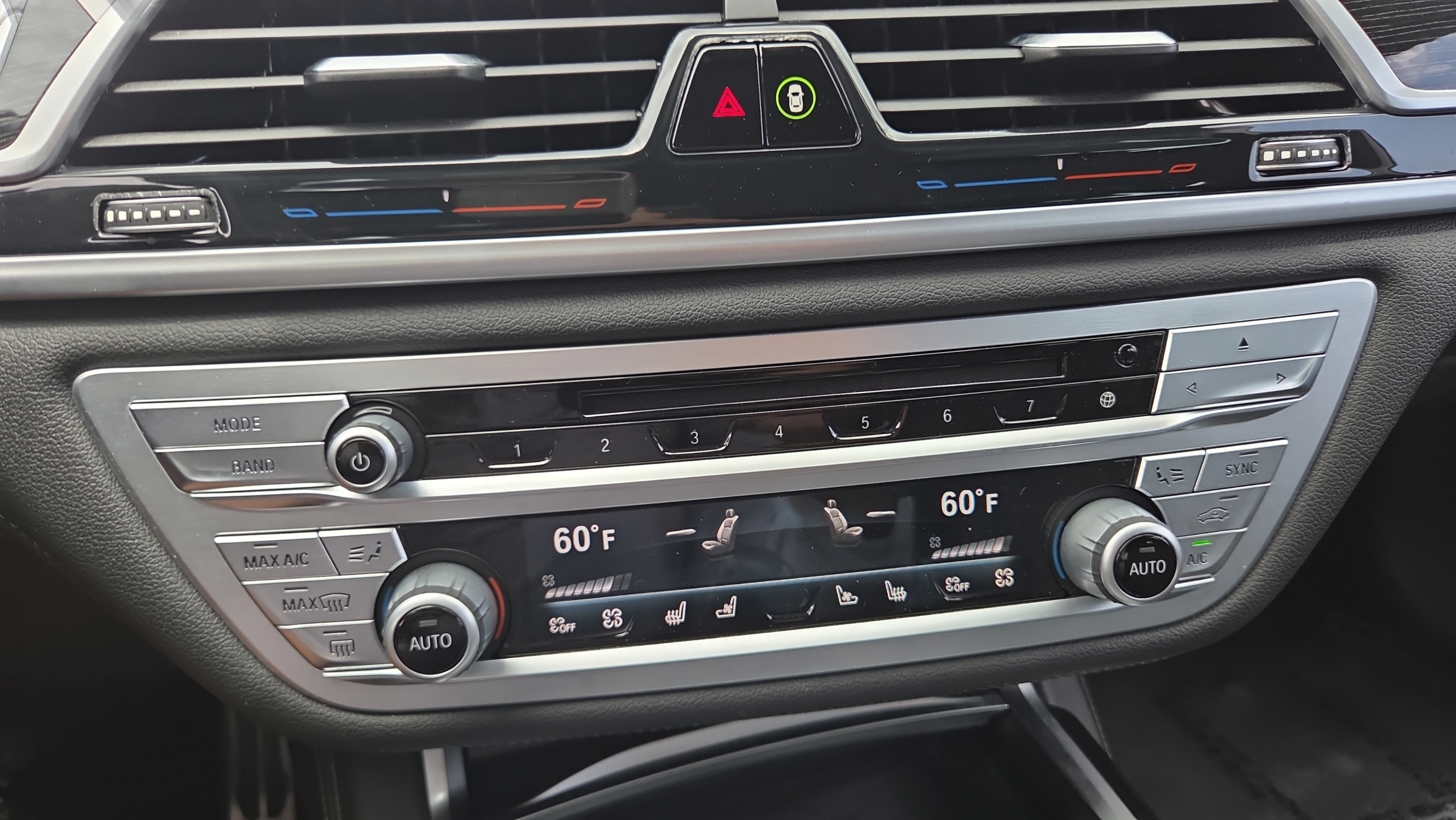 Used 2020 BMW 740i w/ M Sport Package RWD image 31