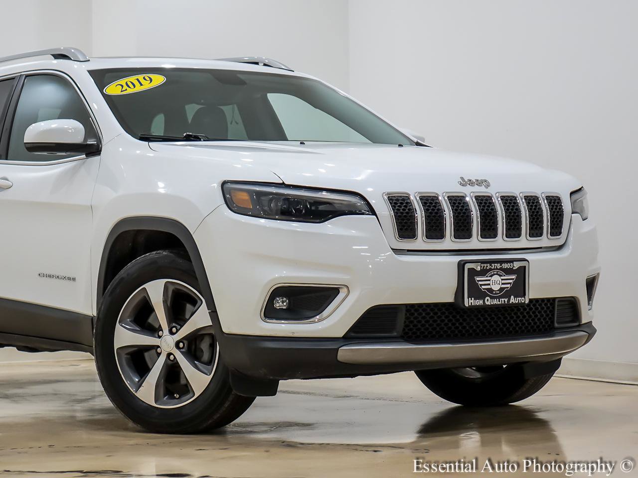 Used 2019 Jeep Cherokee Limited image 2