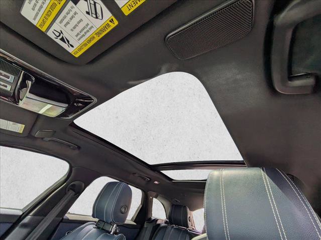 Used 2021 Land Rover Range Rover Velar R-Dynamic S image 14