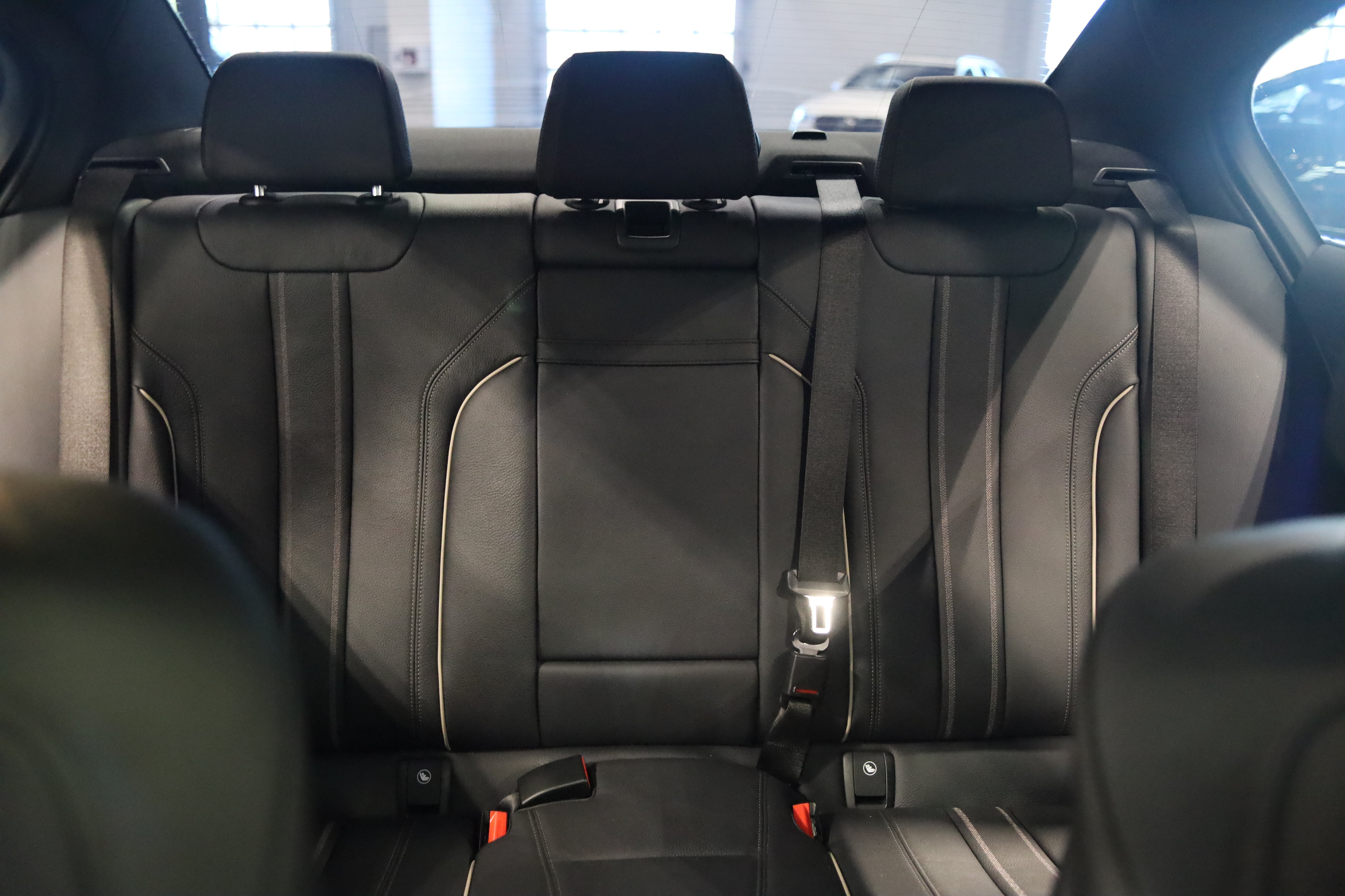 Used 2022 BMW M550i xDrive w/ Premium Package AWD/4WD image 36