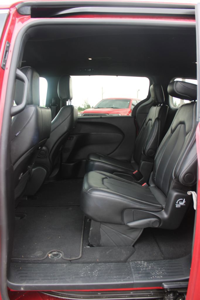 Used 2025 Chrysler Pacifica Select FWD image 18