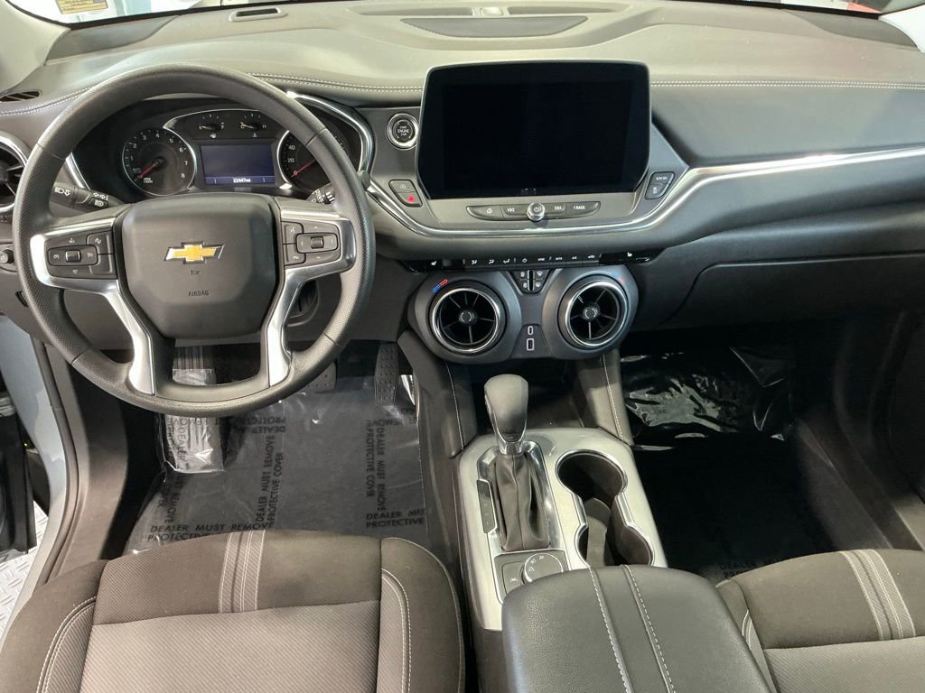 Used 2025 Chevrolet Blazer LT FWD image 7