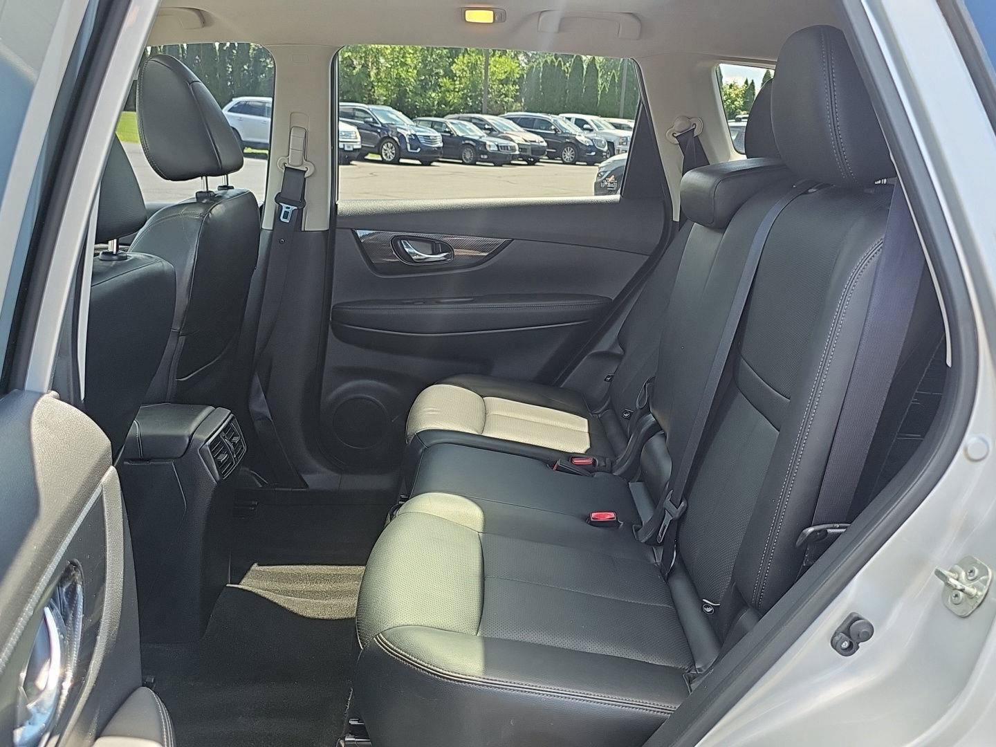Used 2017 Nissan Rogue SL w/ SL Premium Package AWD/4WD image 26