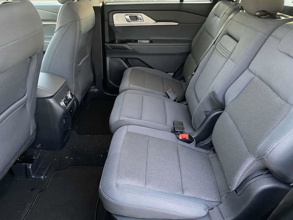 New 2025 Ford Explorer Active image 13