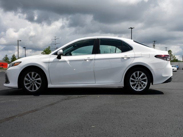 Used 2021 Toyota Camry LE AWD/4WD image 4