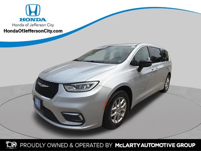 Used 2024 Chrysler Pacifica Touring-L