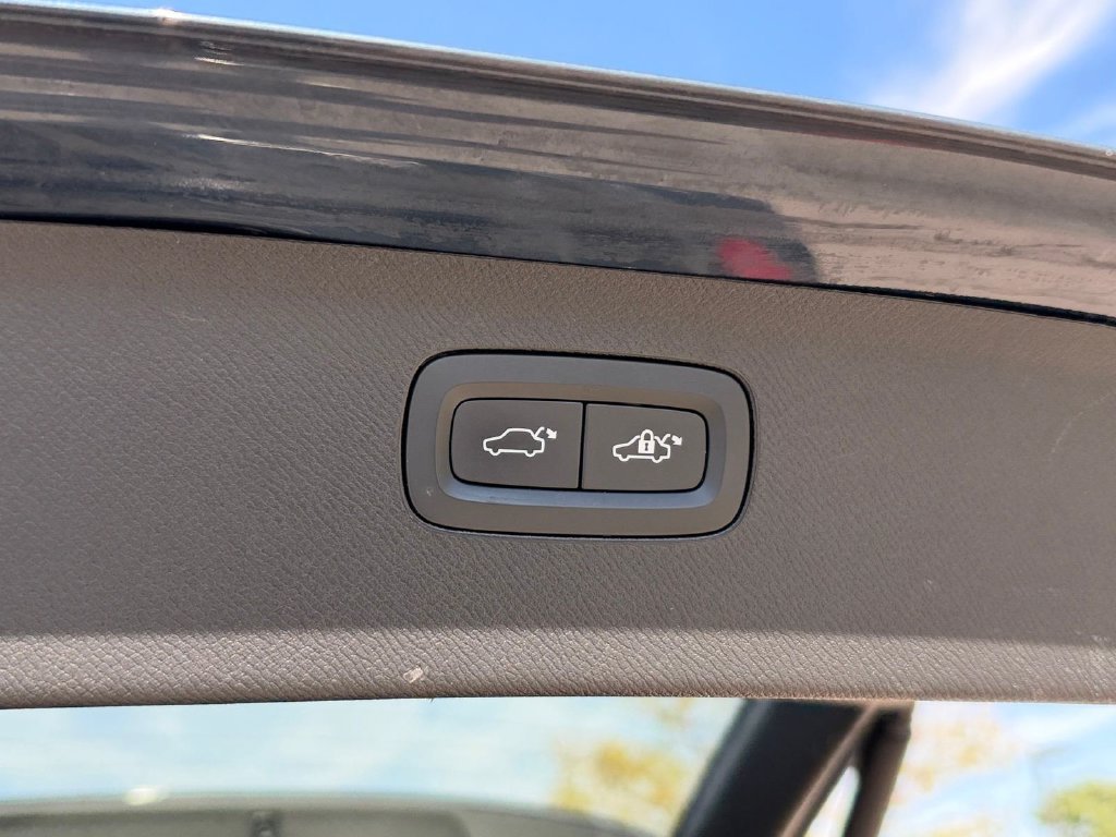Certified 2024 Volvo XC90 B6 Plus w/ Protection Package Premier AWD/4WD image 6