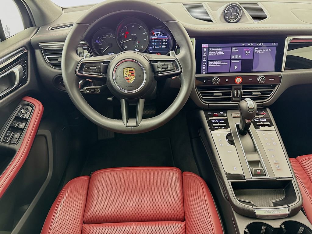 Certified 2025 Porsche Macan image 26