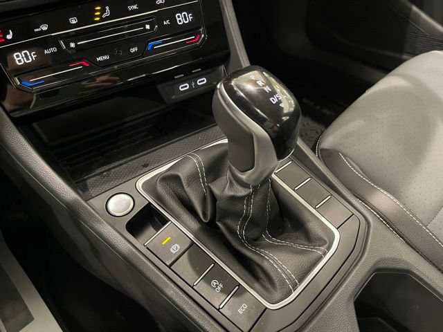 Used 2025 Volkswagen Jetta SE FWD image 31