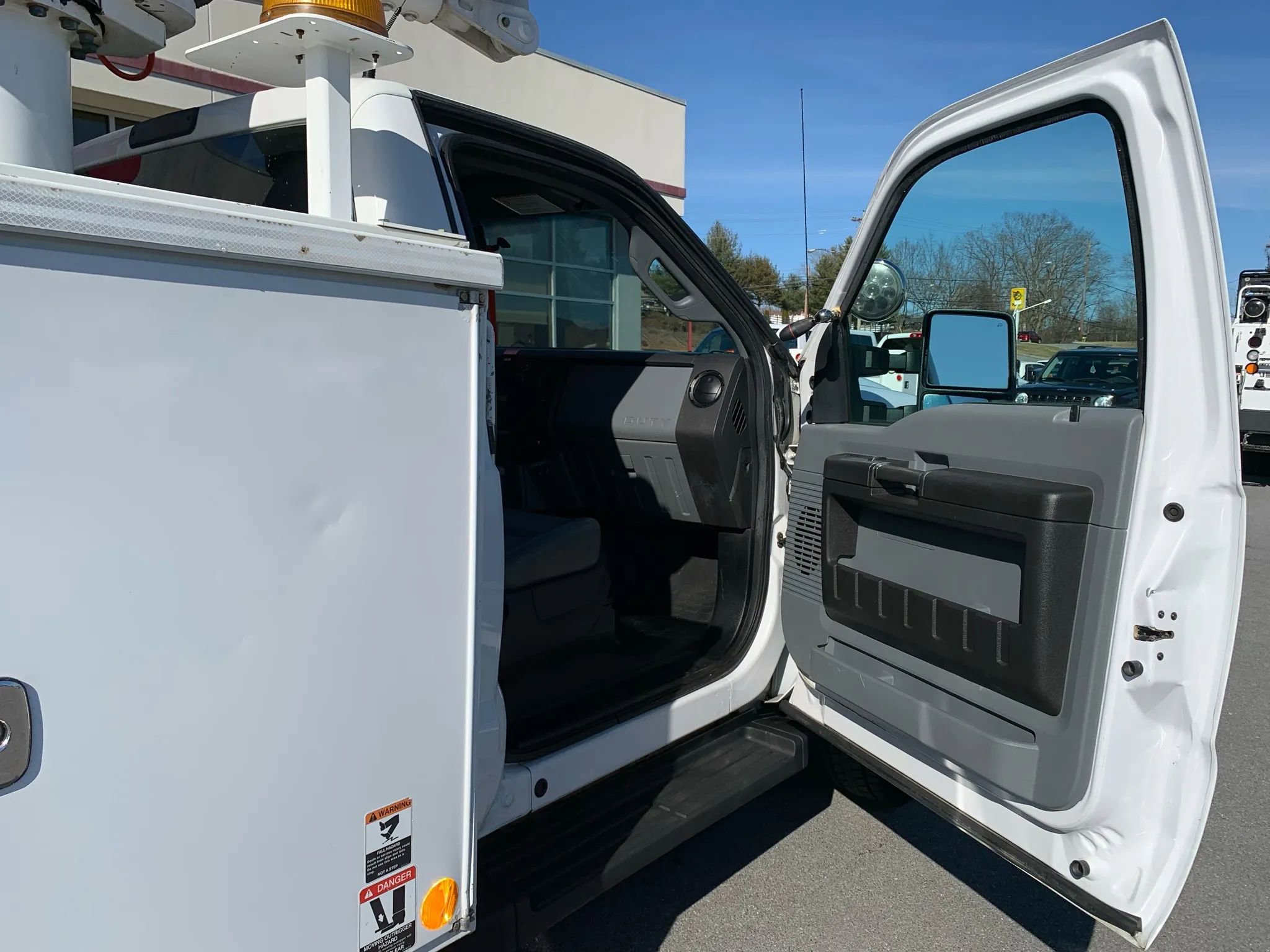 Used 2016 Ford F550 XL 165  W.B. 2D image 24