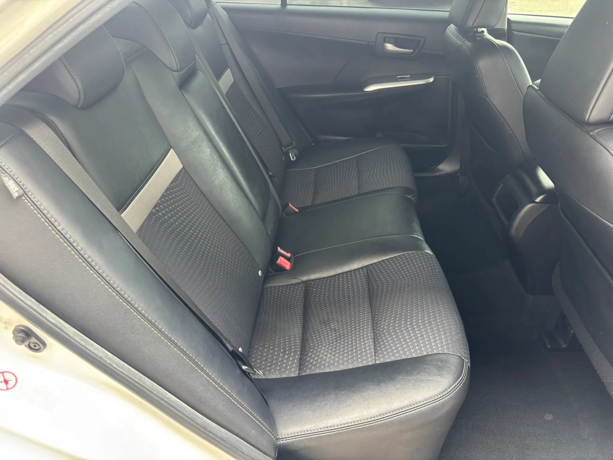 Used 2014 Toyota Camry SE w/ Fleet Convenience Package FWD image 12
