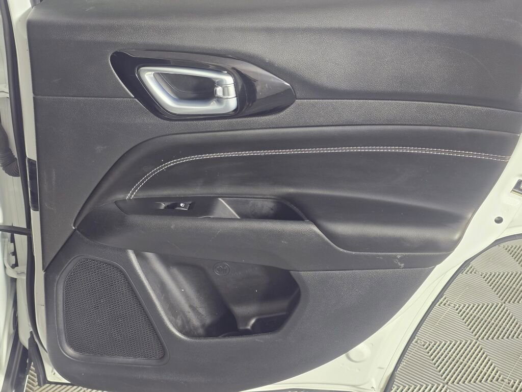 Used 2023 Jeep Compass Altitude image 40