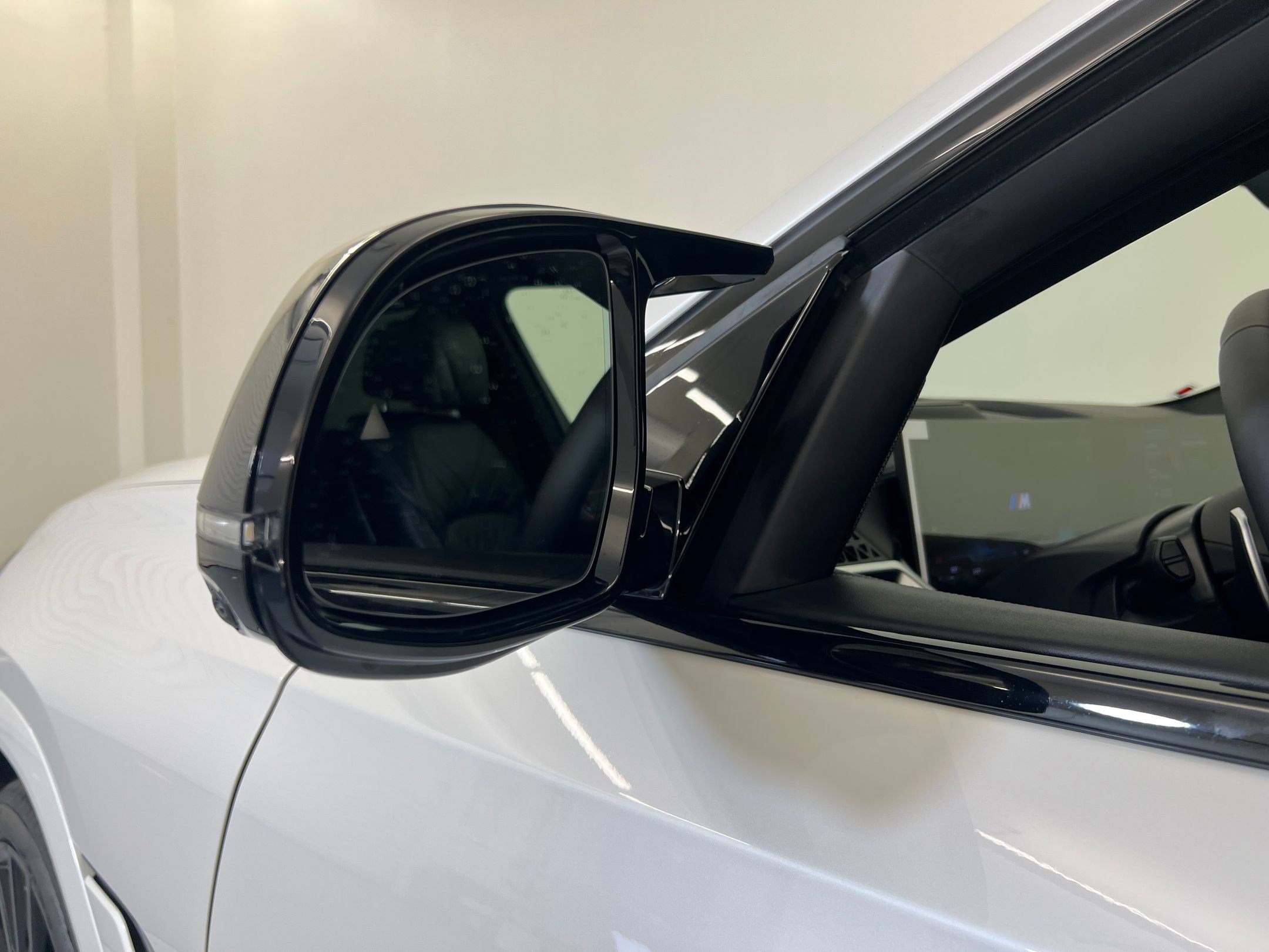 New 2026 BMW X6 M60i w/ Executive Package image 24