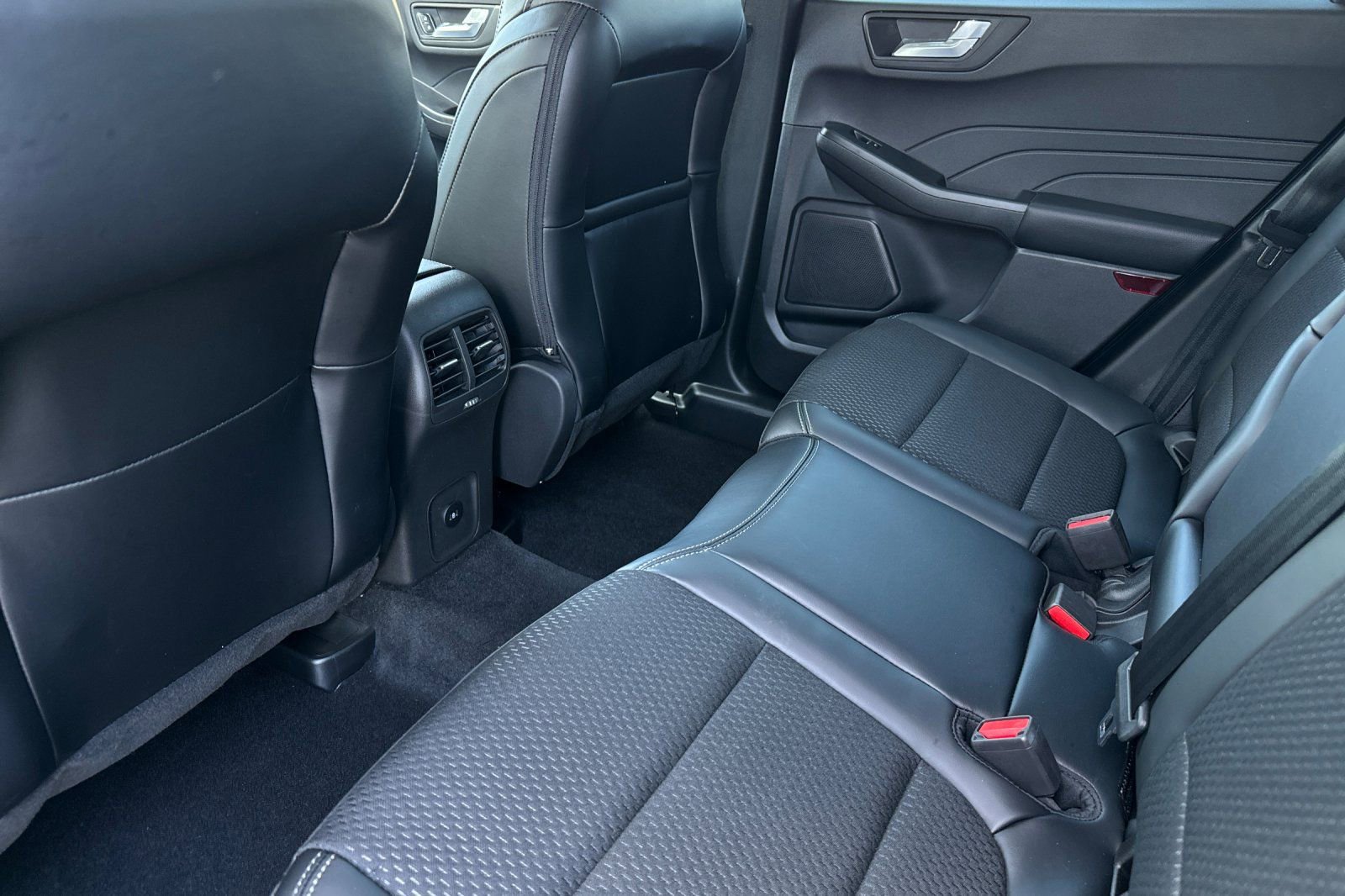 New 2025 Ford Escape SE image 12